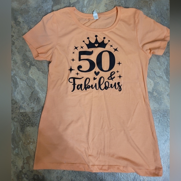 NWOT T-SHIRT - Picture 2 of 8